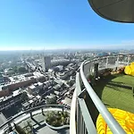 Stylish 1-Bedroom Apt With Stunning London Views