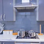 Elegant 3 Bed House In The Heart Of London