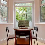 Newly Refurbished 2Bd Flat - Wimbledon Village!