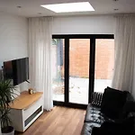 Sw Stay - Stylish One Bedroom With Patio
