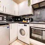 Hyde Park Chic Modern Flat For 4