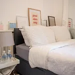Sw Stay - Stylish One Bedroom With Patio