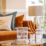 Experience Chiswick In Comfort 2Bd Flat With Ac And Modern Design