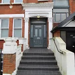 Barons Court Queens Club By Viridian Apartments