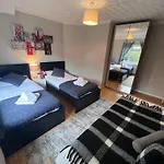 Croydon Apartment With Parking
