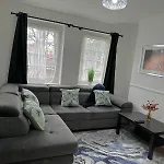 2 Bedroom Flat, 2 Minutes Walk To Bethnalgreen Station, Central London