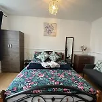 2 Bedroom Flat, 2 Minutes Walk To Bethnalgreen Station, Central London