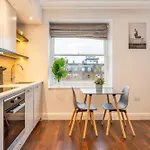 Luxury One Bedroom Apartment With Ac, Balcony, Free Coffee Central London