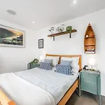 Pass The Keys Modern Terrace Apartment In Putney