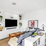 Pass The Keys Modern Terrace Apartment In Putney