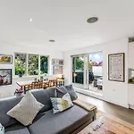 Pass The Keys Modern Terrace Apartment In Putney