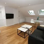 Amazing Loft One Bedroom Apartment - E17 Village