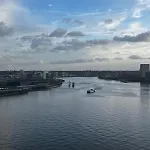 Luxury River View Canary Wharf Apartment