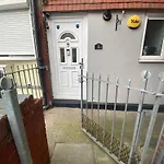 9 Russell Court, King Close