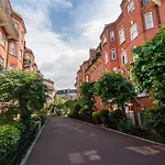 Spacious Flat In West Kensington