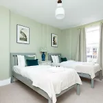 Charming 4 Bed Victorian House In Clapham Old Town