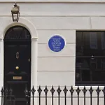 London Oval Apartment