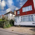 Neasdon\'S Guest Nest- 7 Mins Drive To Wembley Stadium