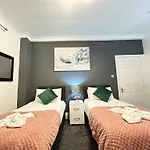 Mayfair Family Apartment