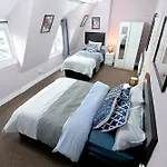 Stunning 3 Bedroom Serviced Flat In North London