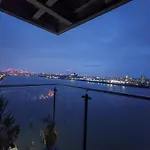 Snuggle Inn - Riverside Apartments - Views Over Looking London River Thames, Close To O2 Arena, London Excel, London City Airport, Thames Clipper- River Boat Service, Woolwich Ferry, Onsite Parking, Twin Room Option Available