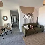 Cosy, Comfy 2 Bed Apartment Canary Wharf