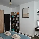 Tower Bridge Spacious King Bedroom With Extra Large Windows