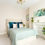 Stunning Large 4 Bedroom Victorian Home London