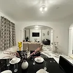Mayfair Family Apartment