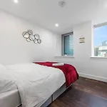 Sleep 7 20 Mins From London Waterloo Bp65