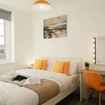 Luxury Rooms In Camden Town Near Shops, Cafes, Bars & Metro With Shared Bathrooms