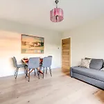 Charming Pitshanger Apartment