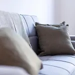Sleek & Modern 2 Bd In London - Sleeps 7 - Parking