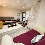 1 Bedroom Flat With Whirlpool Bath