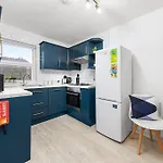 The Holloway Suite- Longterm Stays 15% Off Sleeps4