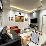 Warm 1-Bedroom London Apartment