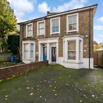 Pass The Keys Ealing Queen Of The Suburbs 2Bd Apartment