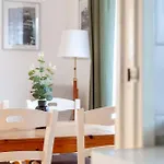 Bright 2Br Flat Off Trendy Chiswick High Road