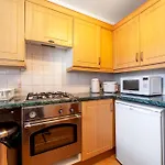 Bright 2Br Flat Off Trendy Chiswick High Road