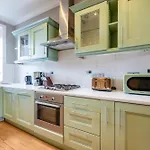 Large 1 Bedroom In Center Of London 3