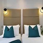 Queens Park Hotel