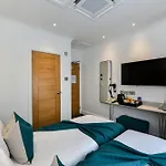 Queens Park Hotel