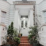 2 Bed Chic Vintage Flat At Bayswater