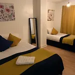 London Stratford 3 Bedrooms House, Separate Reception, Close To Abba, Westfield, Olympic Stadium