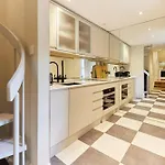 The Designers Suite Kensington - Stylish 1Bdr Flat