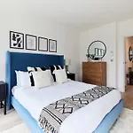 The Wembley Park Gem - Lovely 2Bdr Flat With Balcony