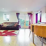 Superhost 1 Bedroom Flat 15 Mins To Center,Zone 2