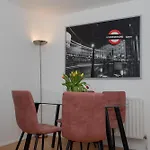 Bright And Spacious One Bedroom Apparment, Free Parking
