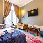 2 Bedroom In Center Of London