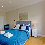 F7 Large 2Bed Kensington